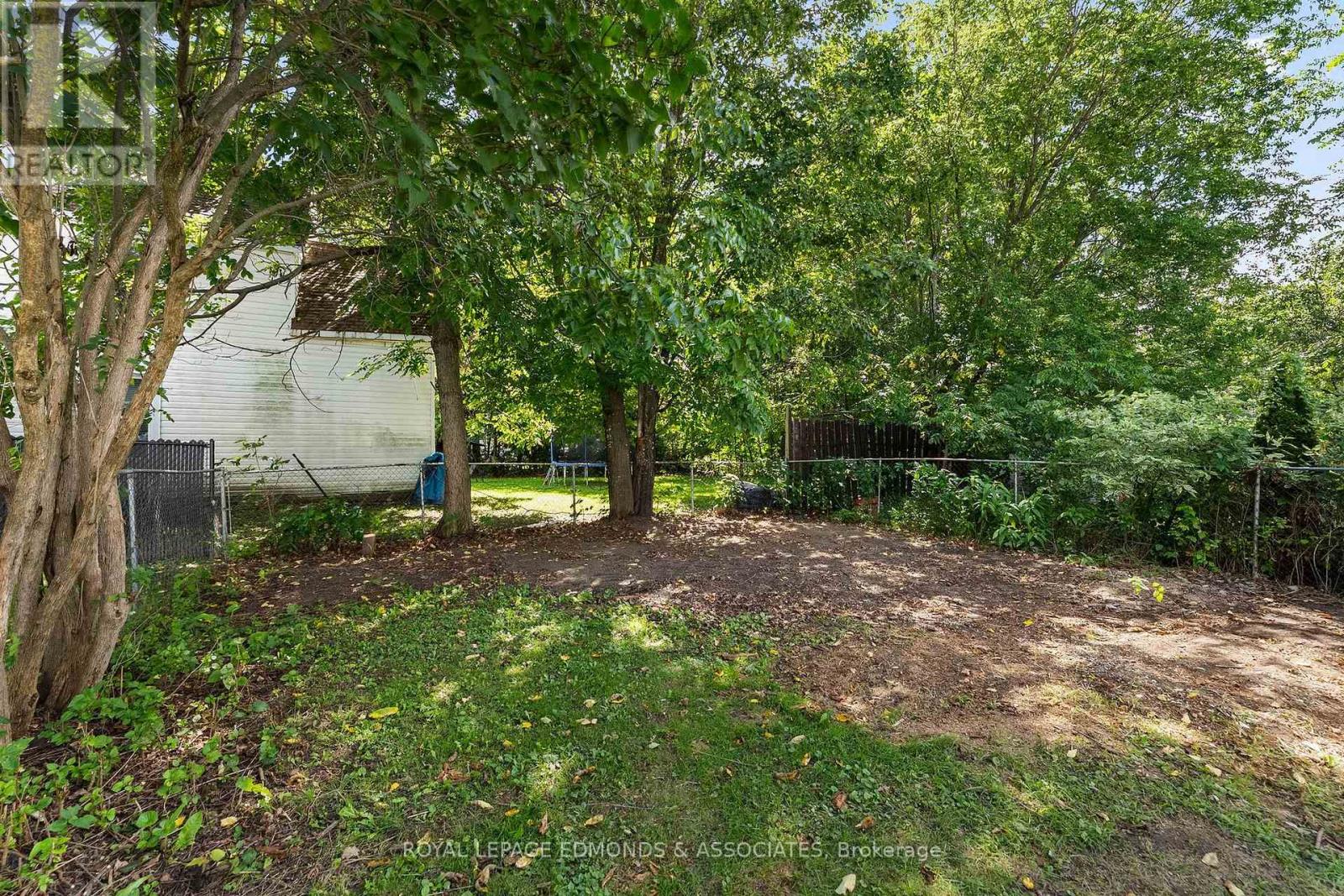 3 Bed, 2 Bath House for Sale in Pembroke – 594 ISABELLA STREET, Pembroke – MLS# X13687920 - Image 28