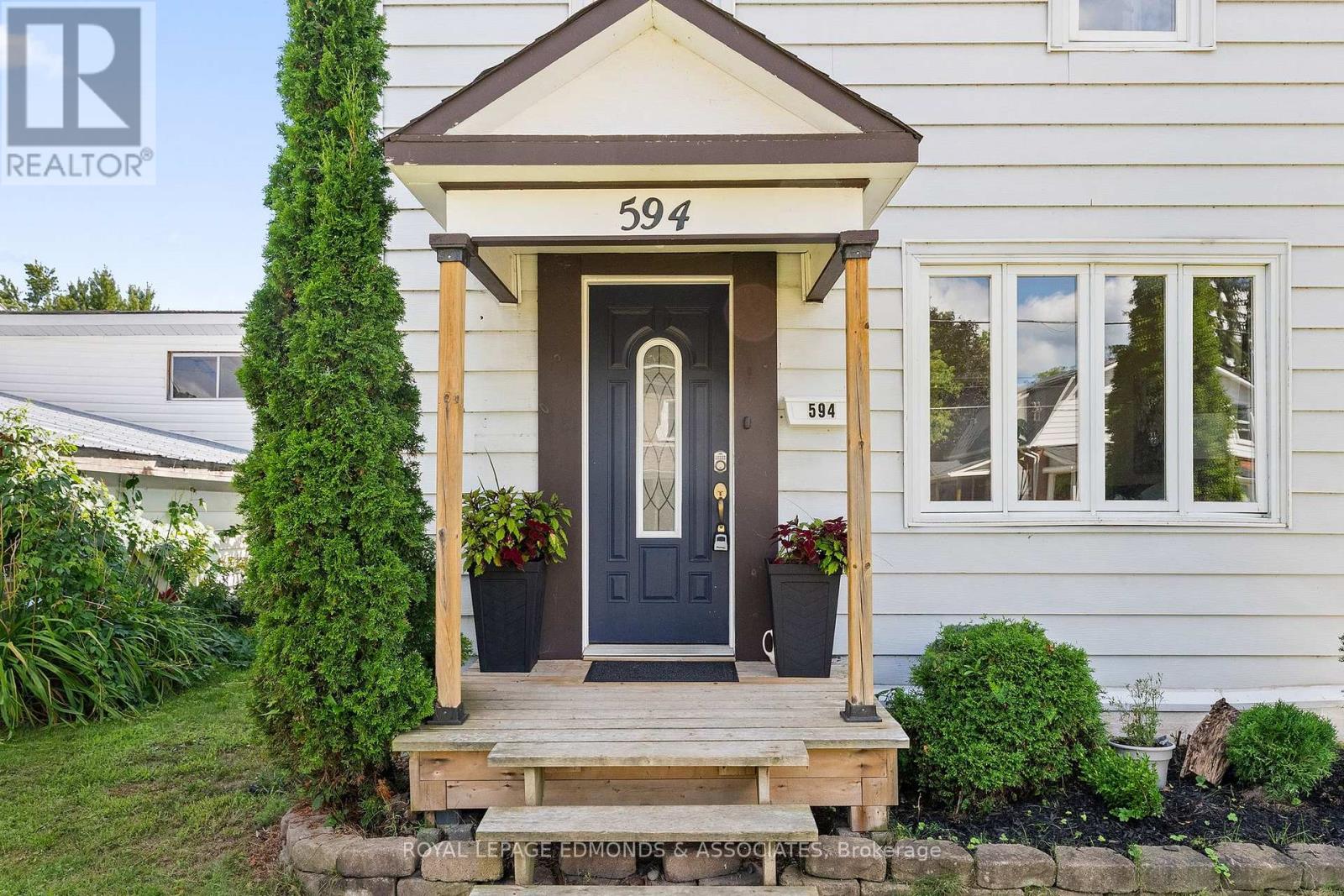 3 Bed, 2 Bath House for Sale in Pembroke – 594 ISABELLA STREET, Pembroke – MLS# X13687920 - Image 3