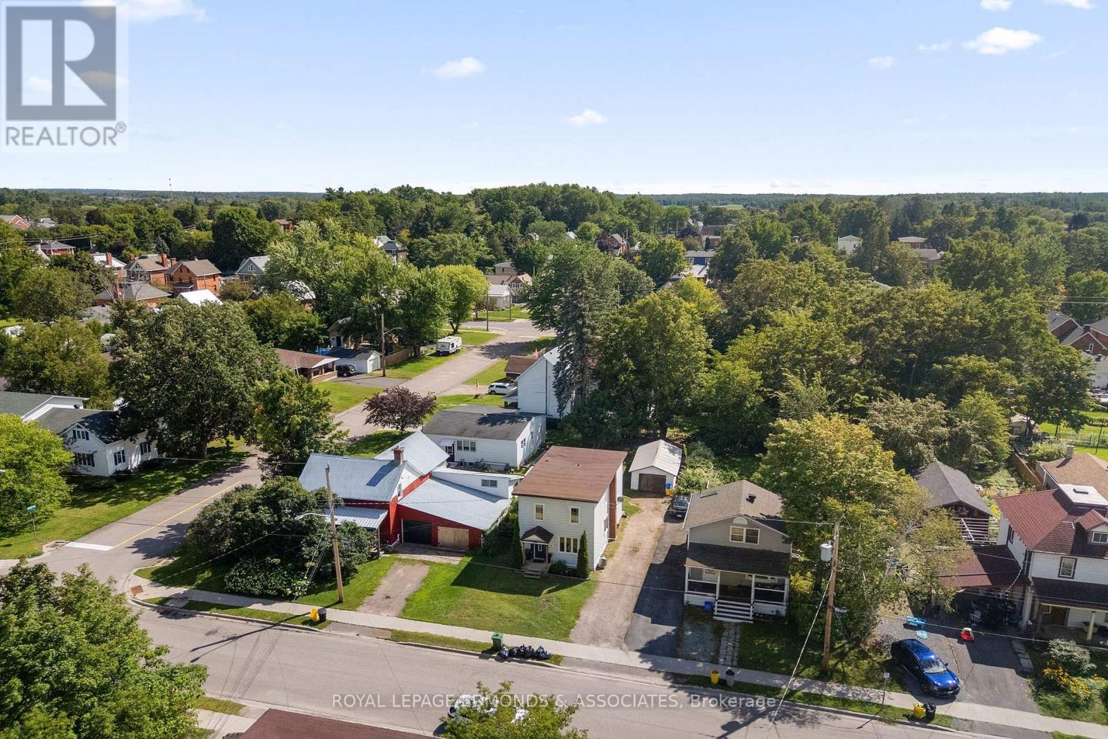 3 Bed, 2 Bath House for Sale in Pembroke – 594 ISABELLA STREET, Pembroke – MLS# X13687920 - Image 4