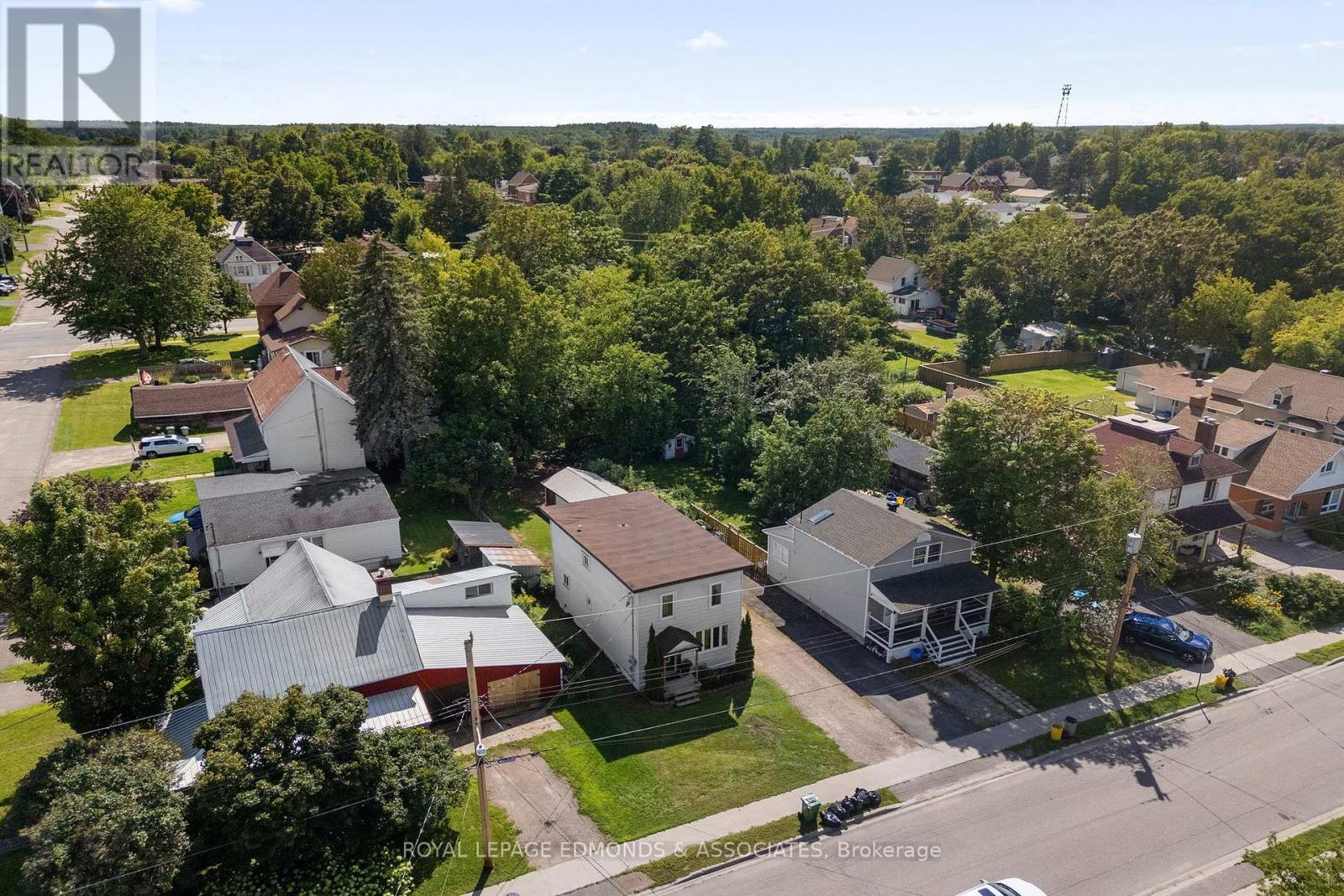 3 Bed, 2 Bath House for Sale in Pembroke – 594 ISABELLA STREET, Pembroke – MLS# X13687920 - Image 5