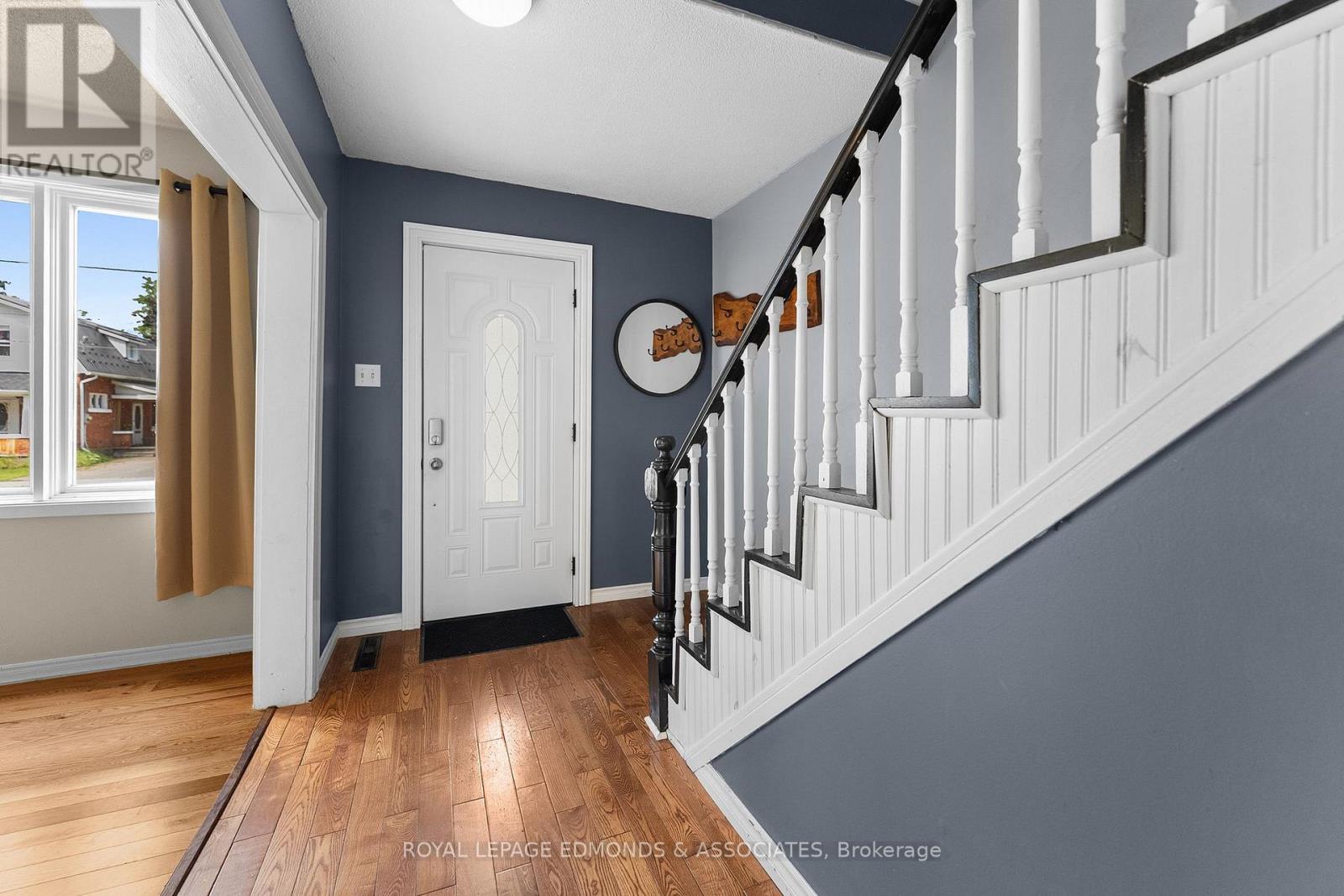 3 Bed, 2 Bath House for Sale in Pembroke – 594 ISABELLA STREET, Pembroke – MLS# X13687920 - Image 7