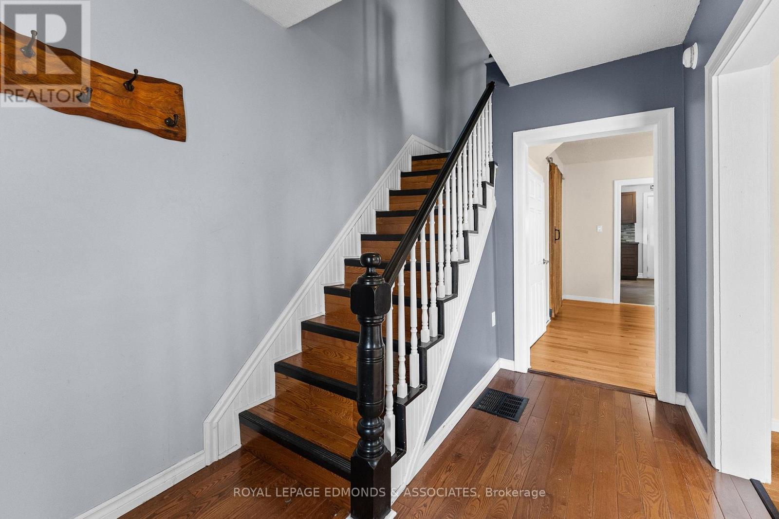 3 Bed, 2 Bath House for Sale in Pembroke – 594 ISABELLA STREET, Pembroke – MLS# X13687920 - Image 9
