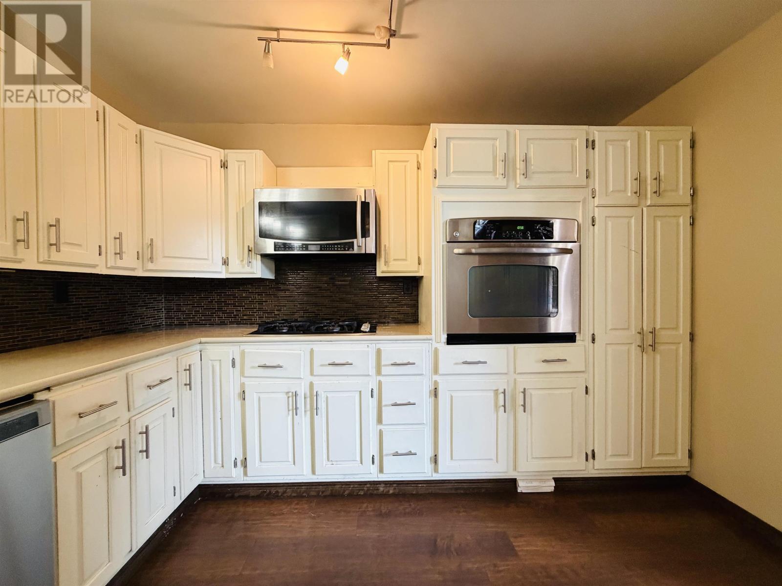 239 Memorial AVE - 12