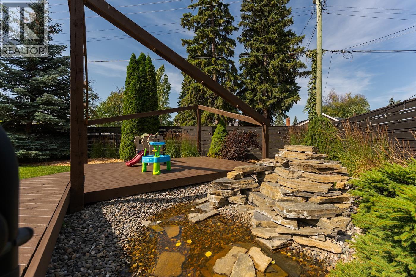 1557 BURDEN STREET - 36