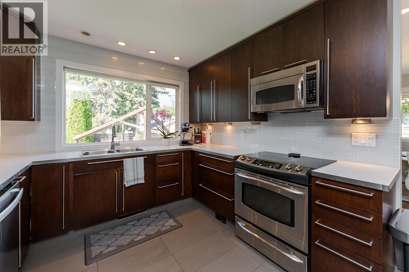 1557 BURDEN STREET - 8