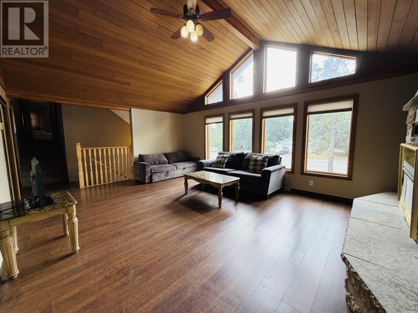 239 Memorial AVE - Image 8