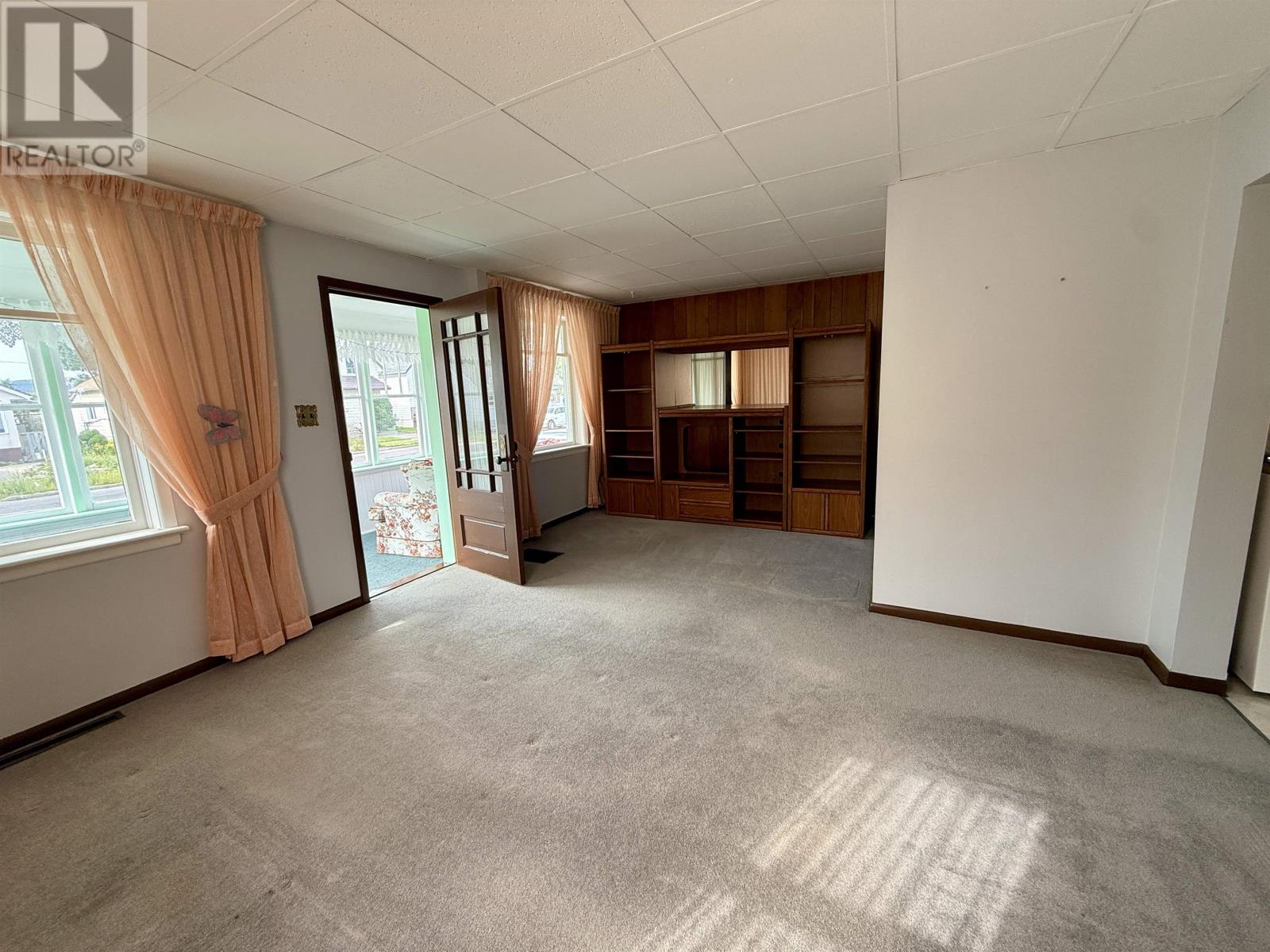 375 EMPIRE AVE - Image 3