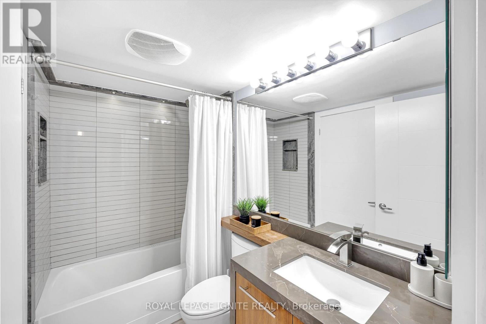 #1907 50 LYNN WILLIAMS STREET - 19
