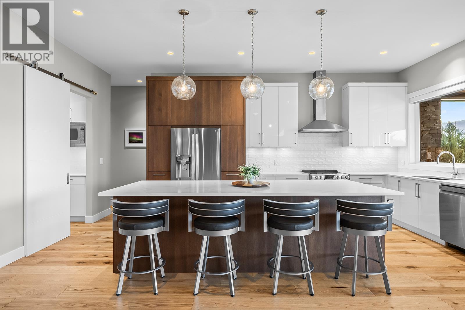 10018 Beacon Hill Drive - 7