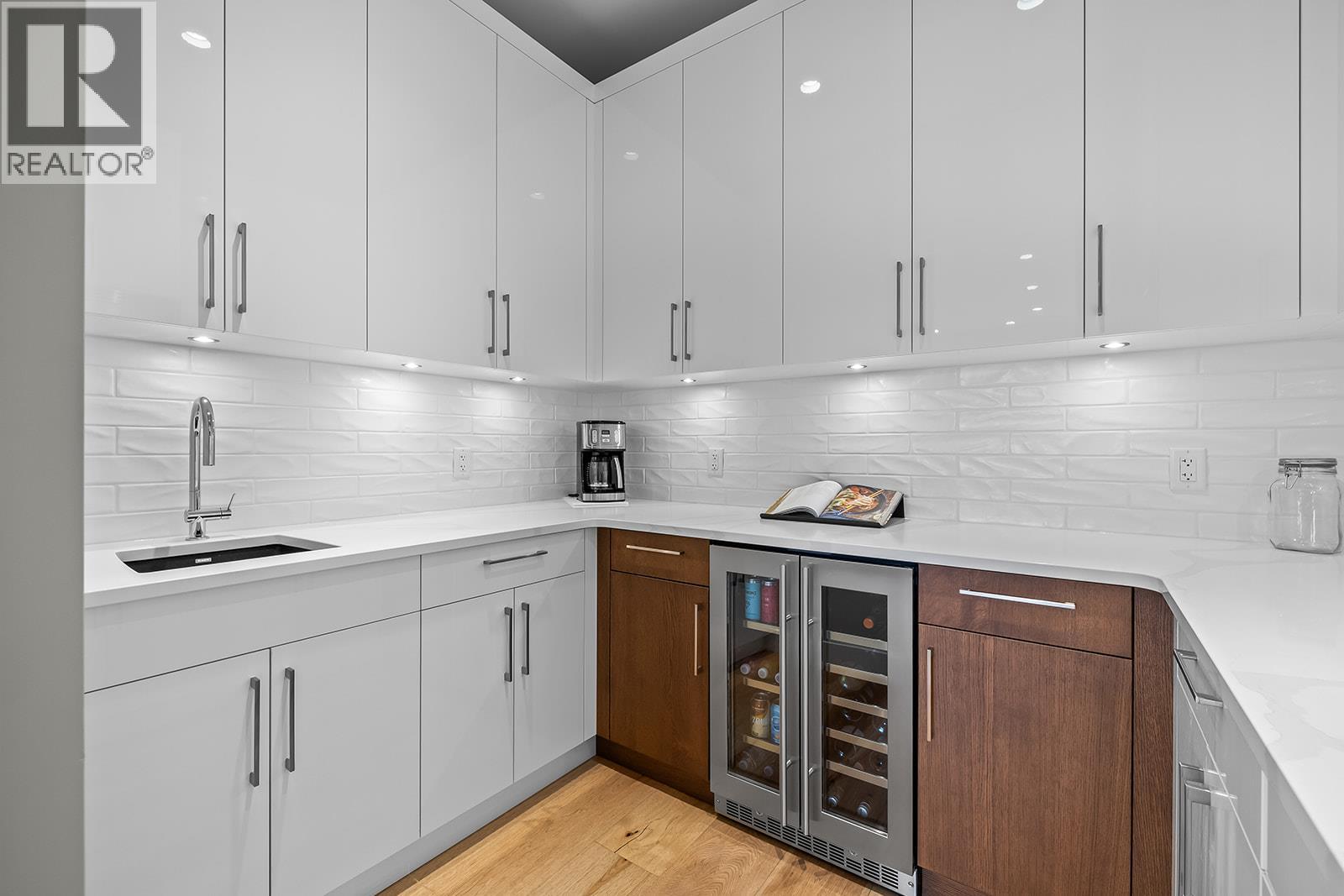 10018 Beacon Hill Drive - 12