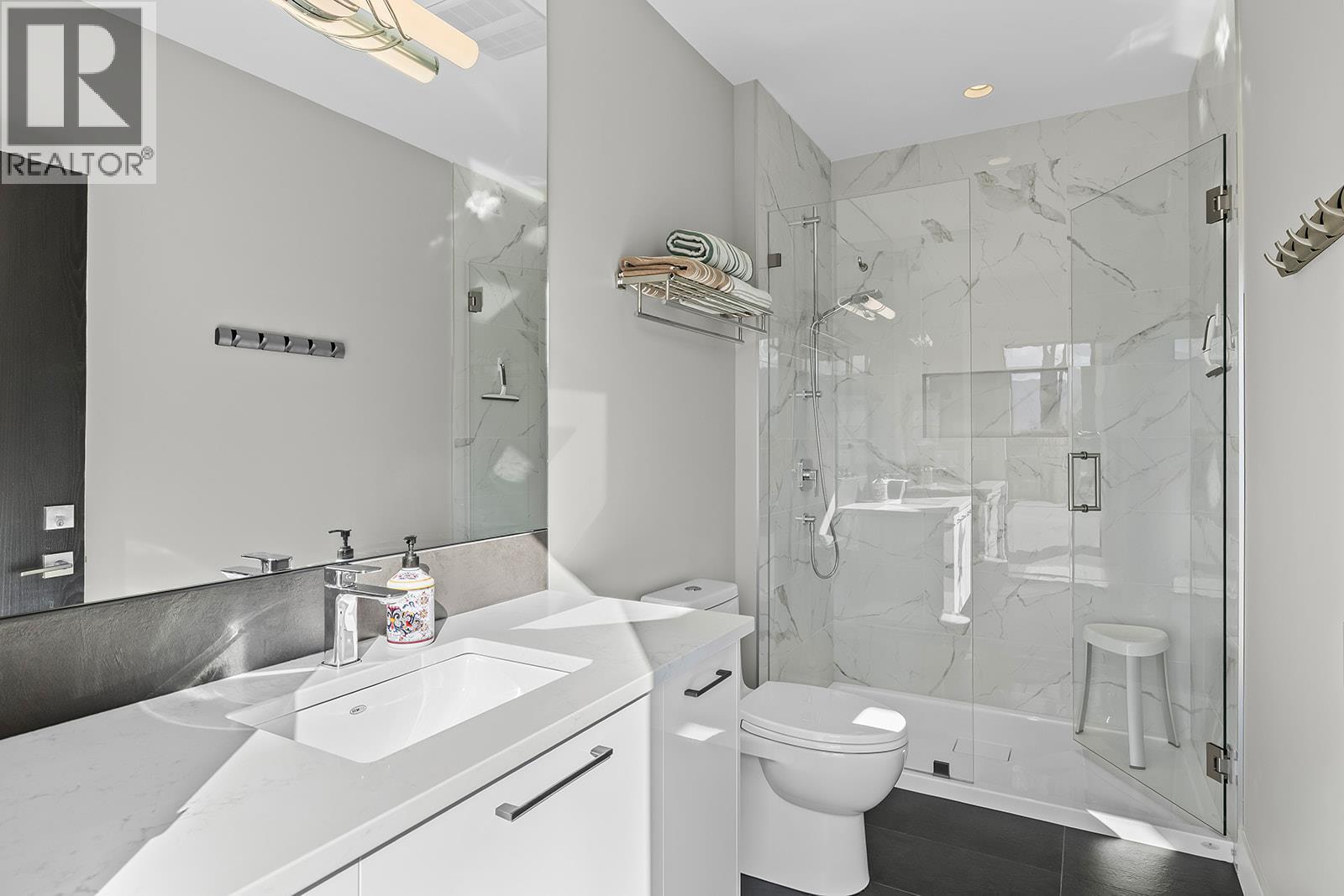 10018 Beacon Hill Drive - Image 28