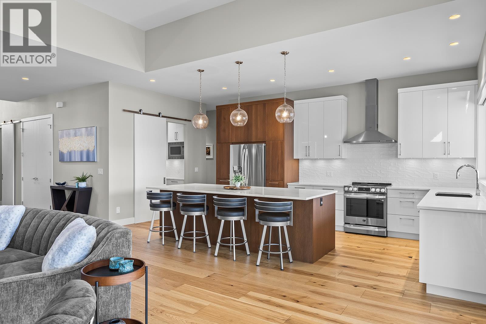 10018 Beacon Hill Drive - 8