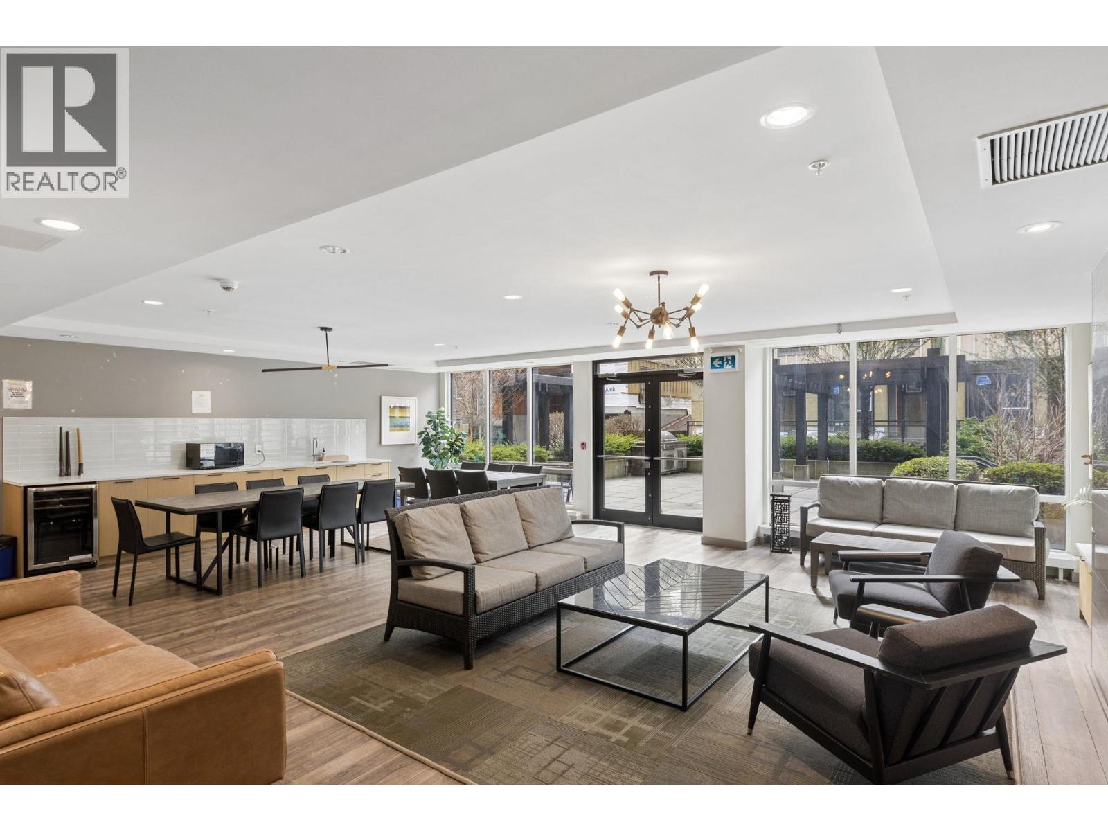 105 625 E 3RD STREET, North Vancouver