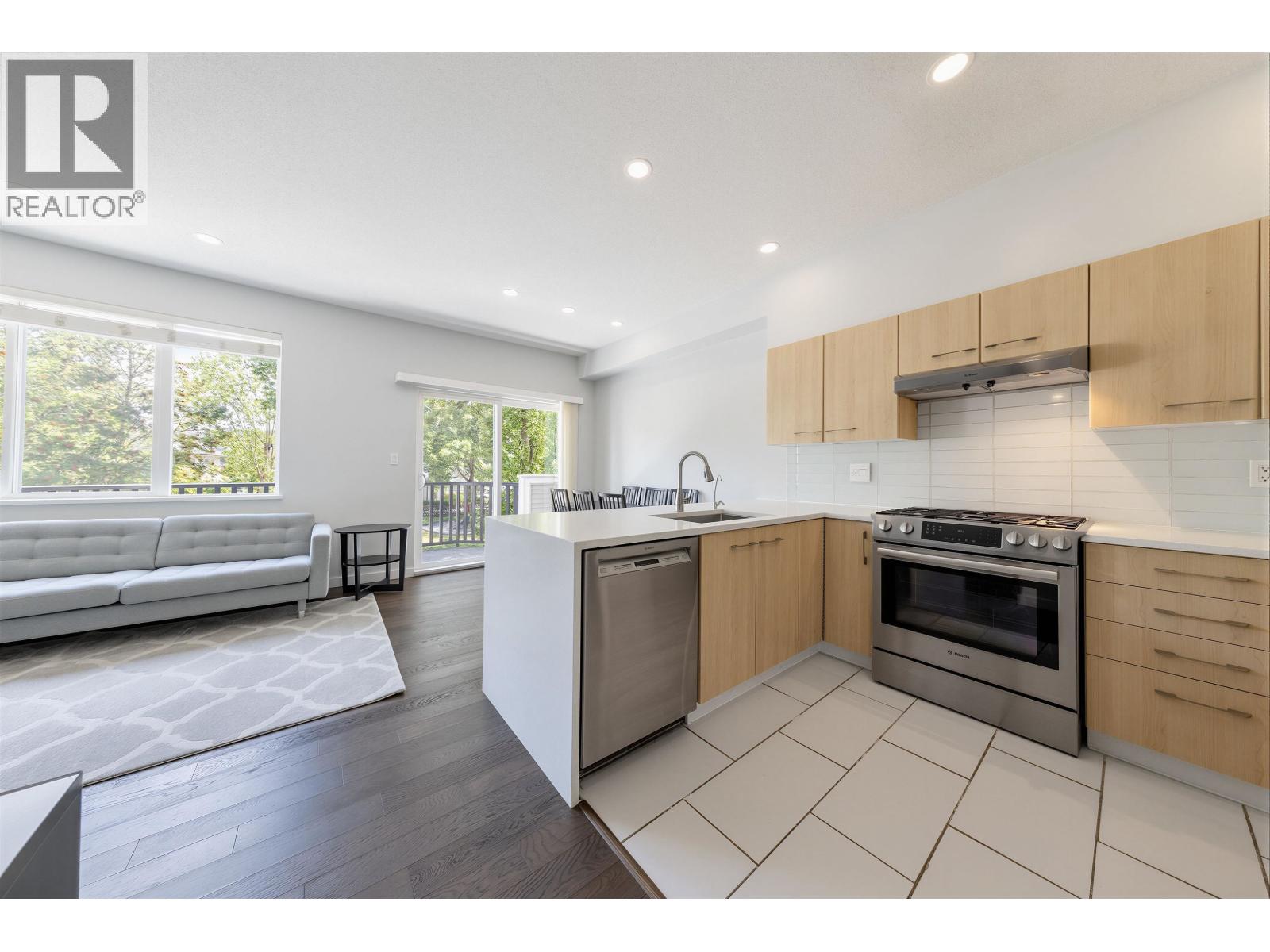 44 7233 HEATHER STREET, Richmond