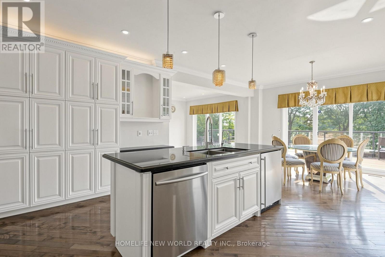 27 WALNUT GLEN PLACE - 14