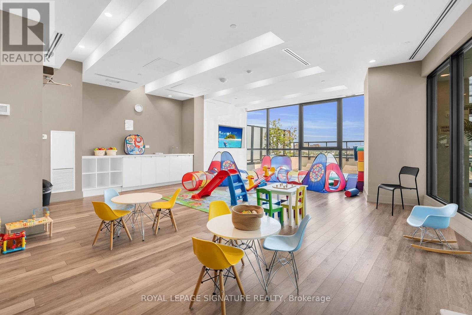 #218 35 WATERGARDEN DRIVE - Image 28