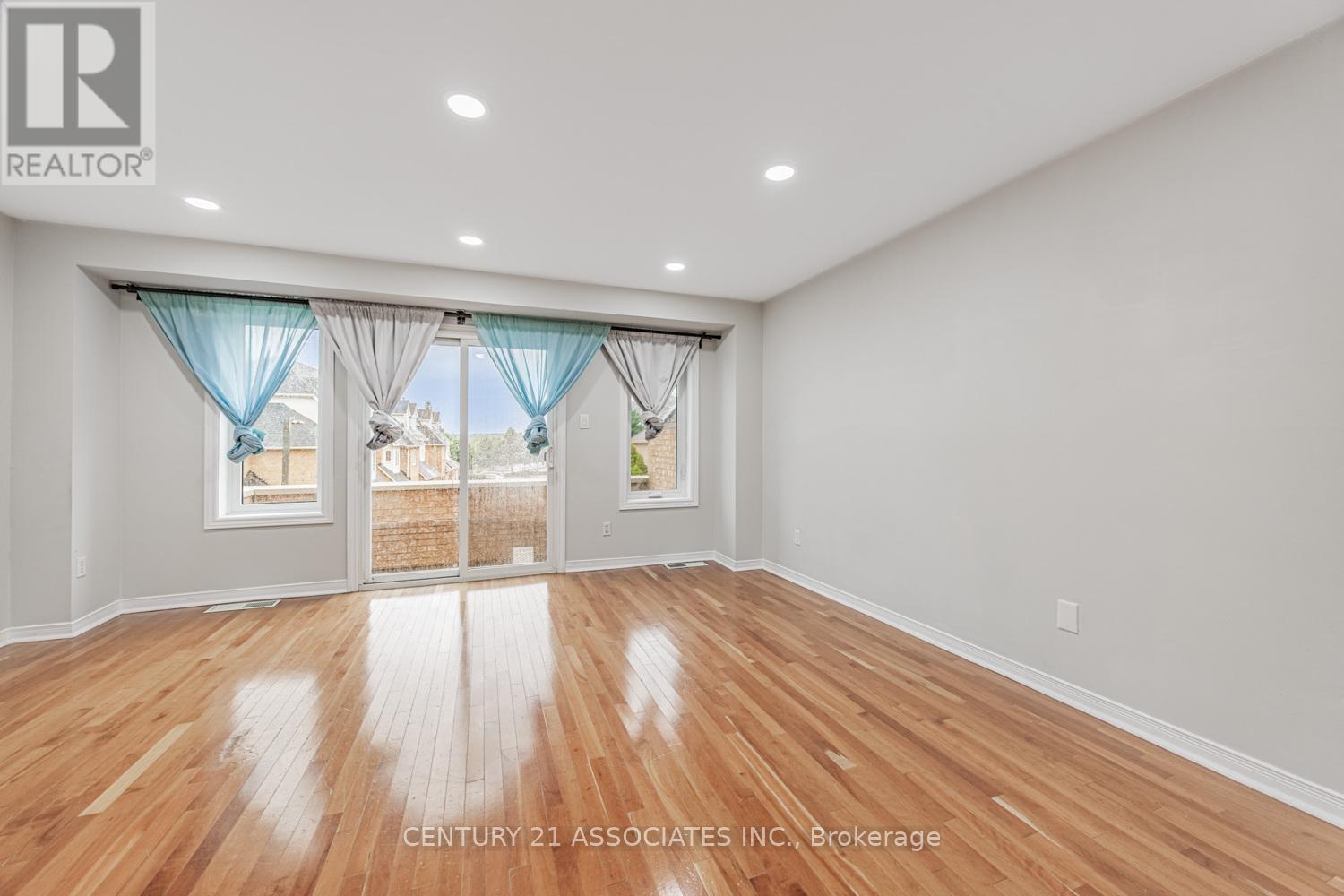 #256 60 BARONDALE DRIVE - 16