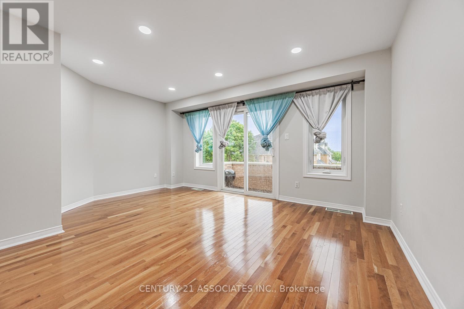 #256 60 BARONDALE DRIVE - 17