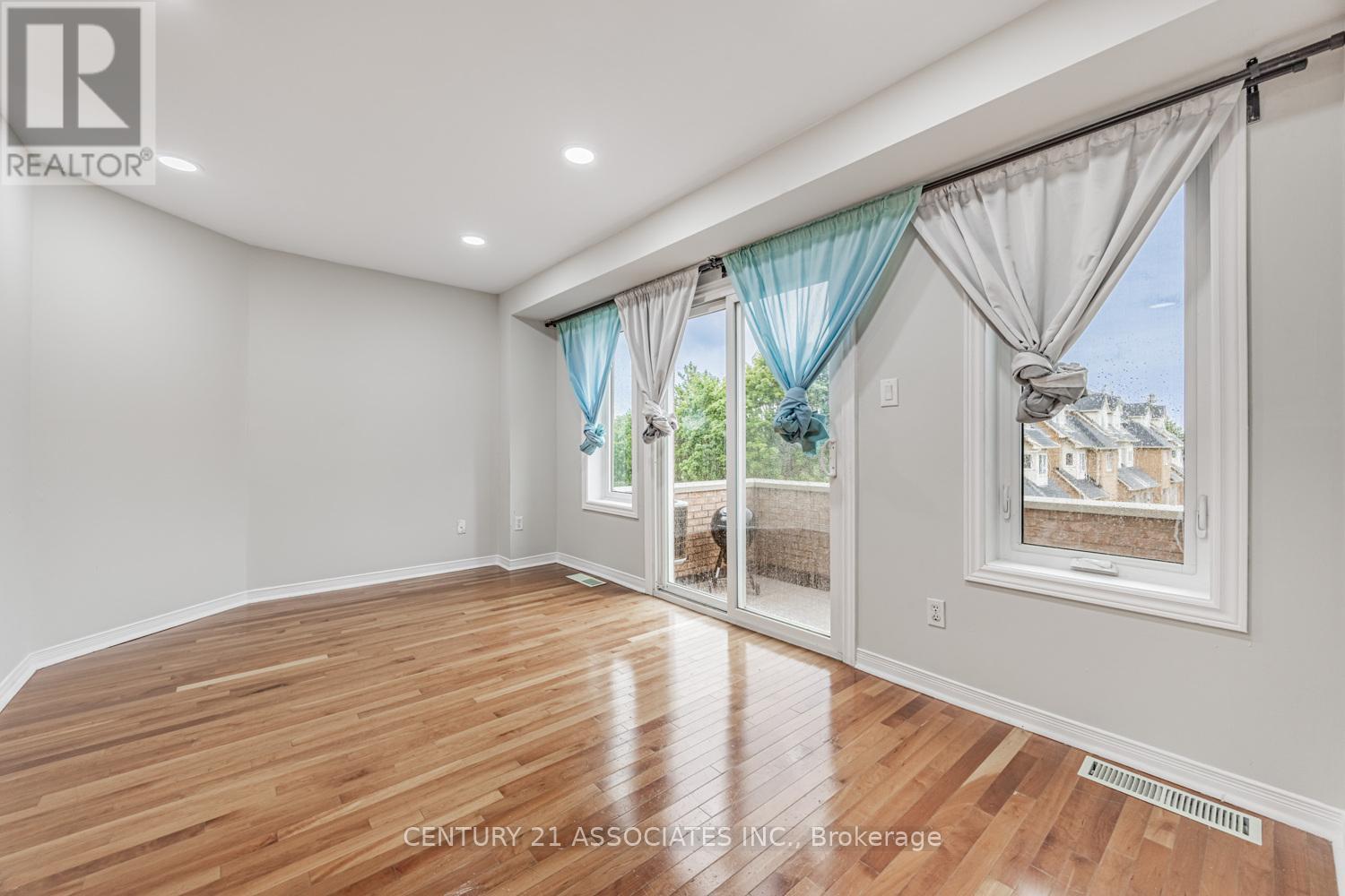 #256 60 BARONDALE DRIVE - 18