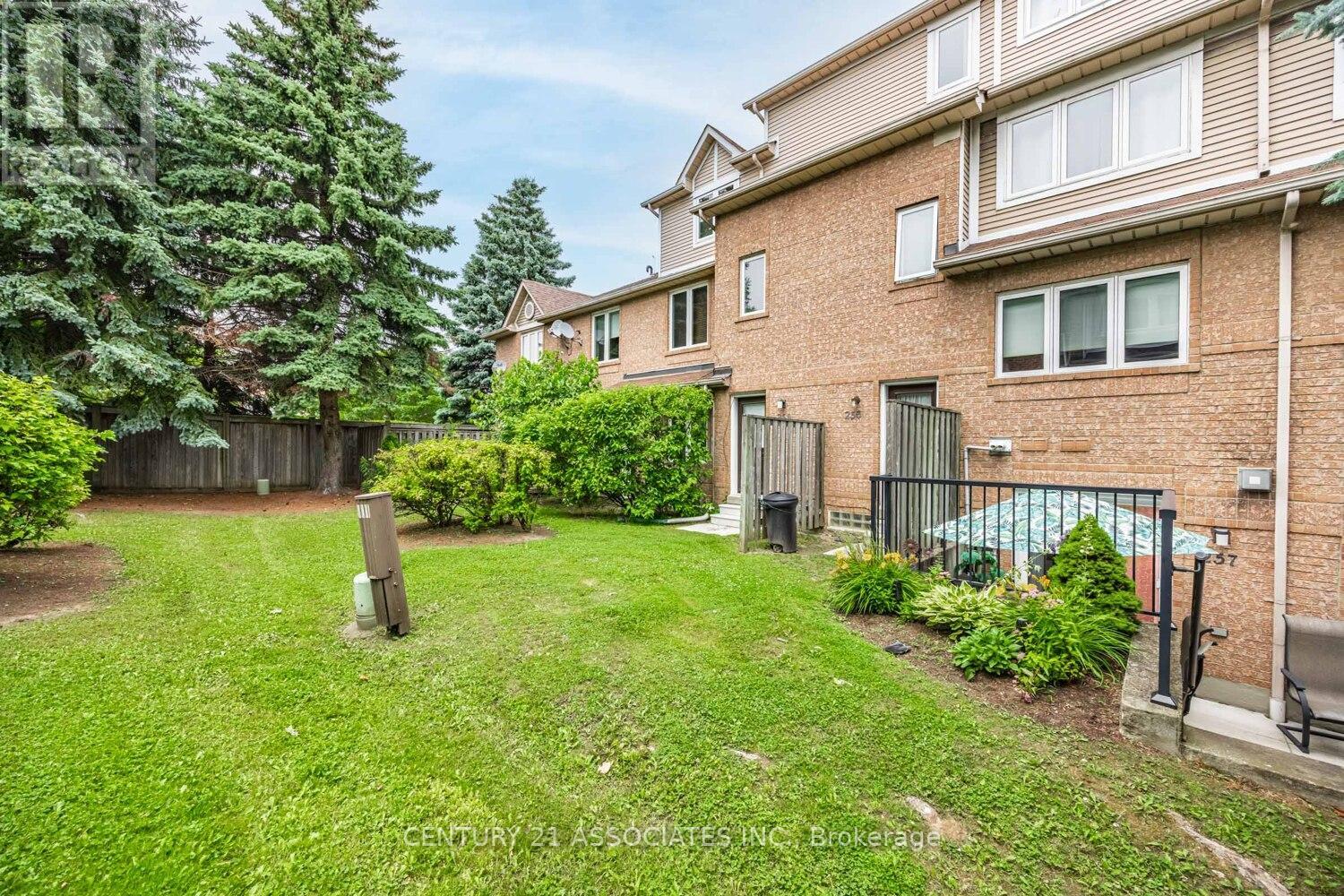 #256 60 BARONDALE DRIVE - 27