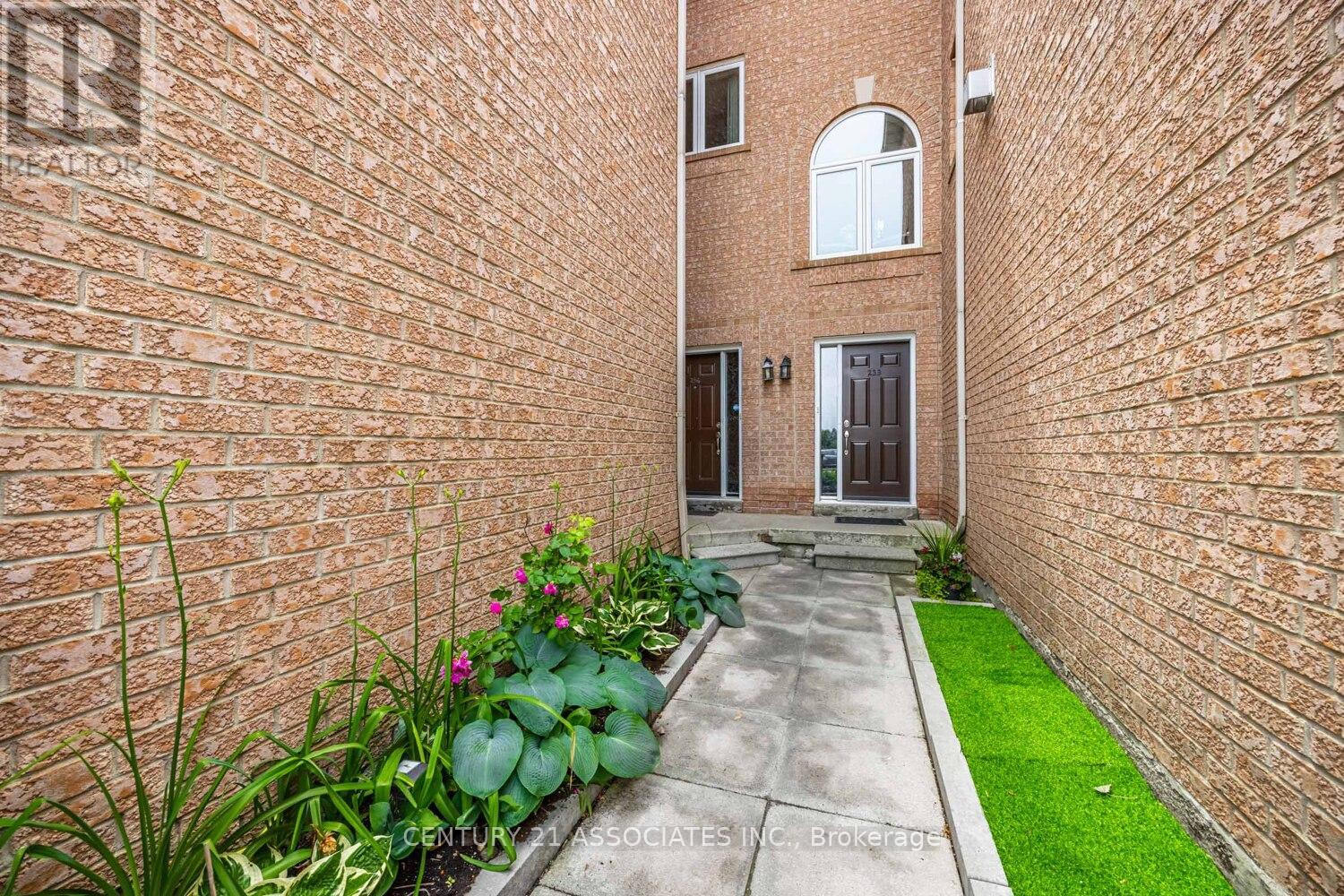 #256 60 BARONDALE DRIVE - 4