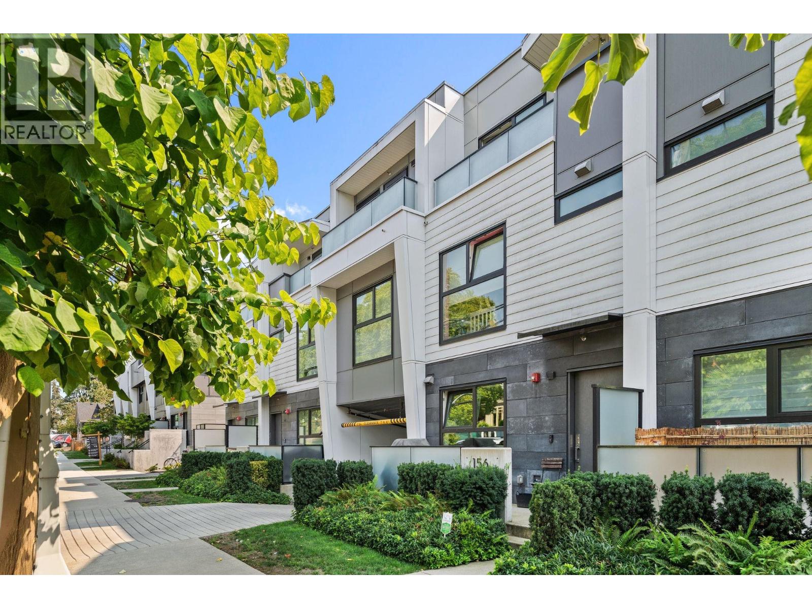 Property for sale at 156 W WOODSTOCK AVENUE