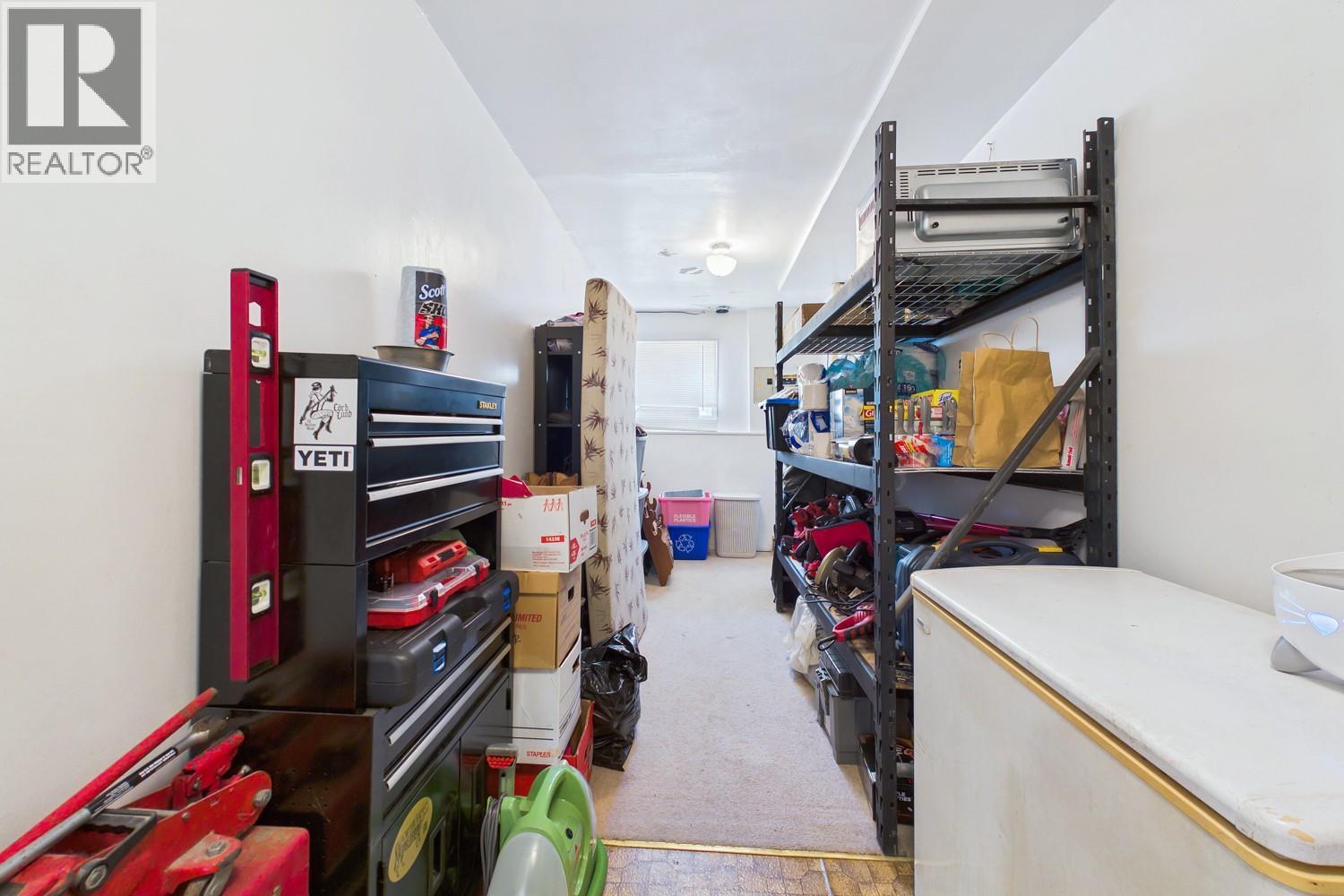 747 Hollywood Road S - Image 33