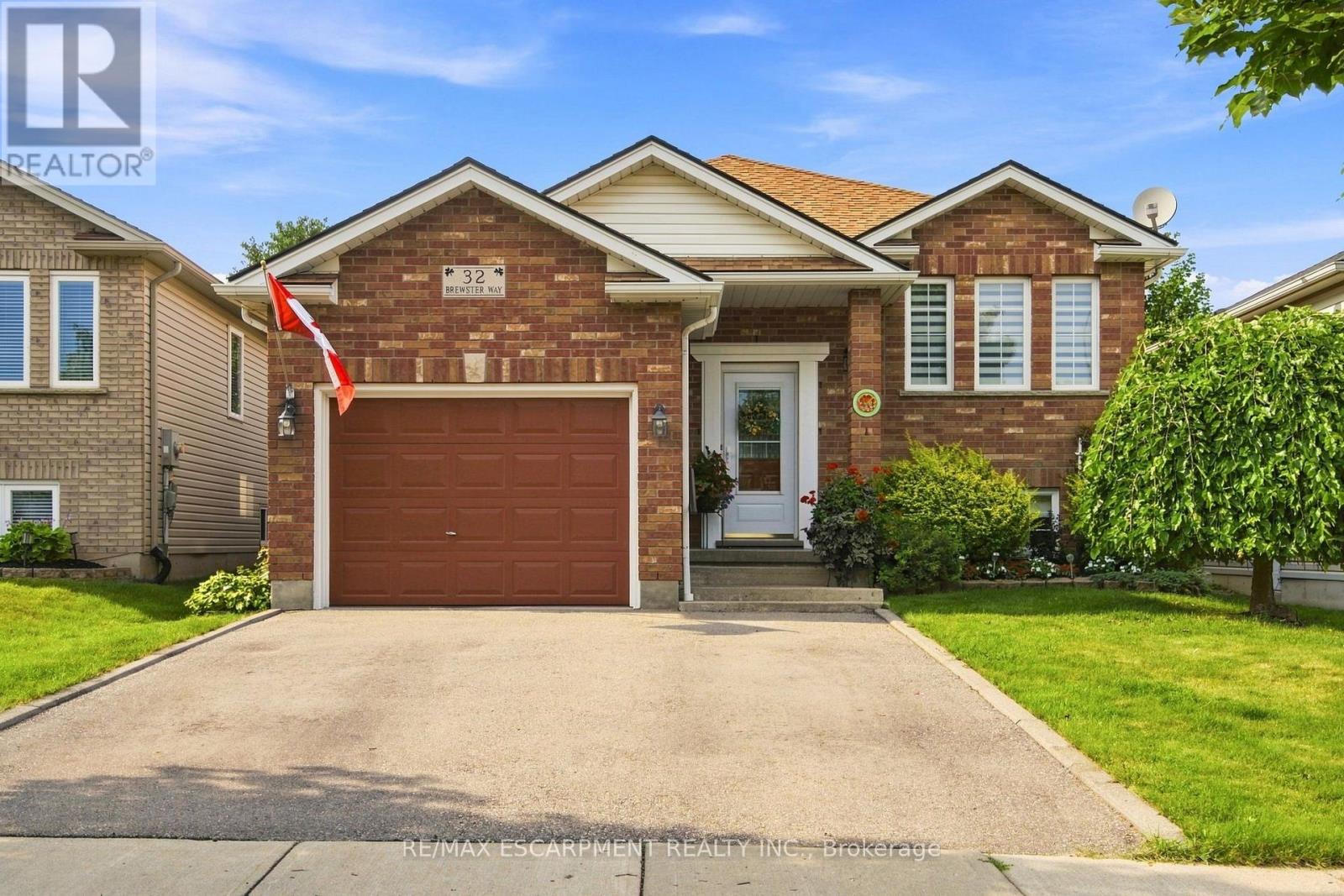 32 BREWSTER WAY - 1