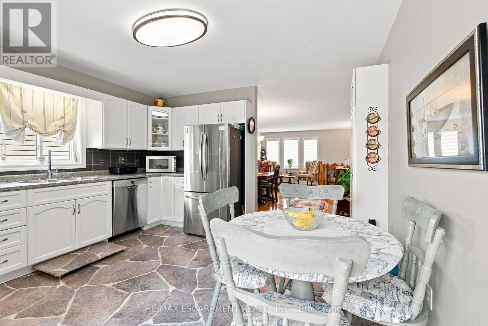 32 BREWSTER WAY - Image 10