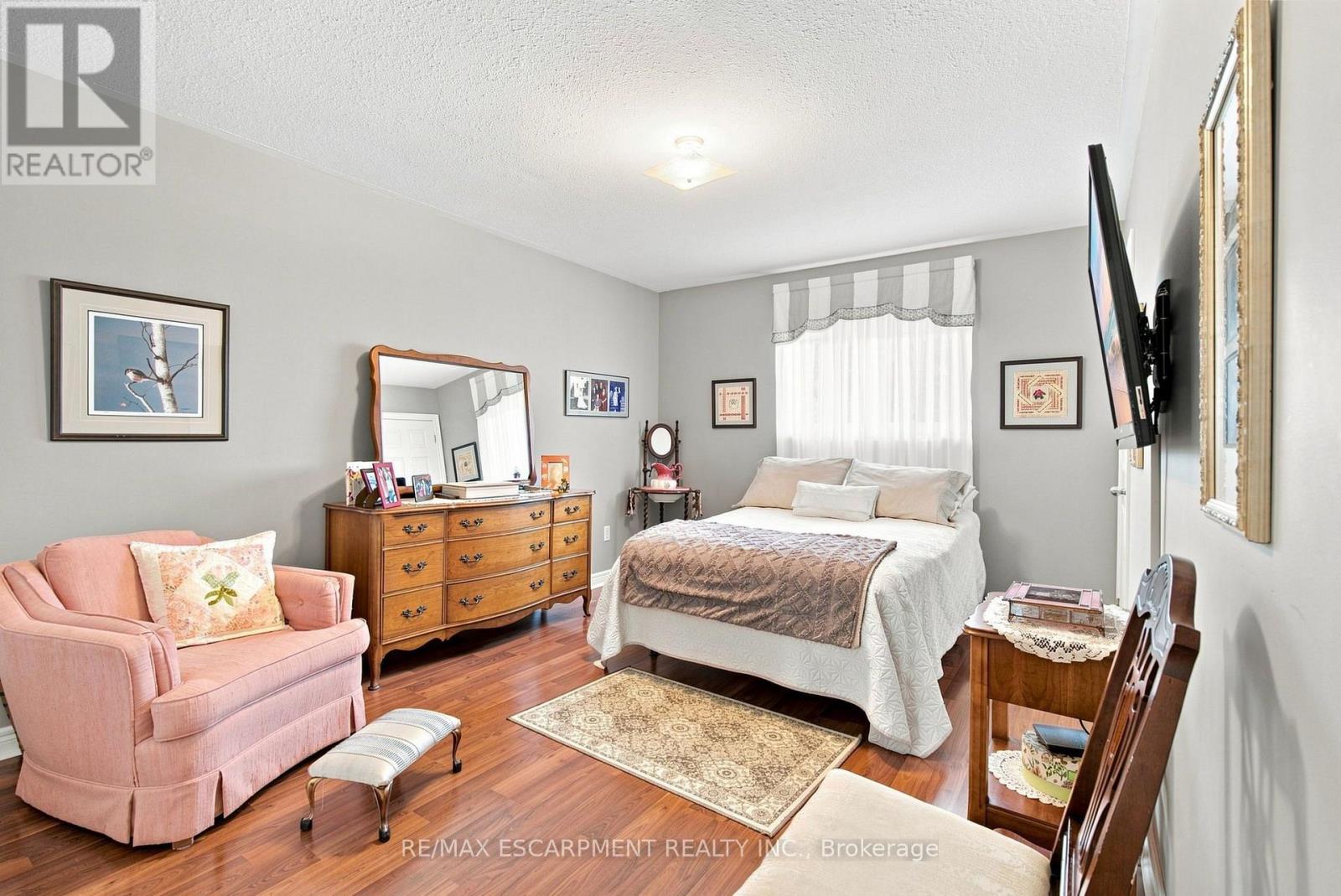 32 BREWSTER WAY - 12