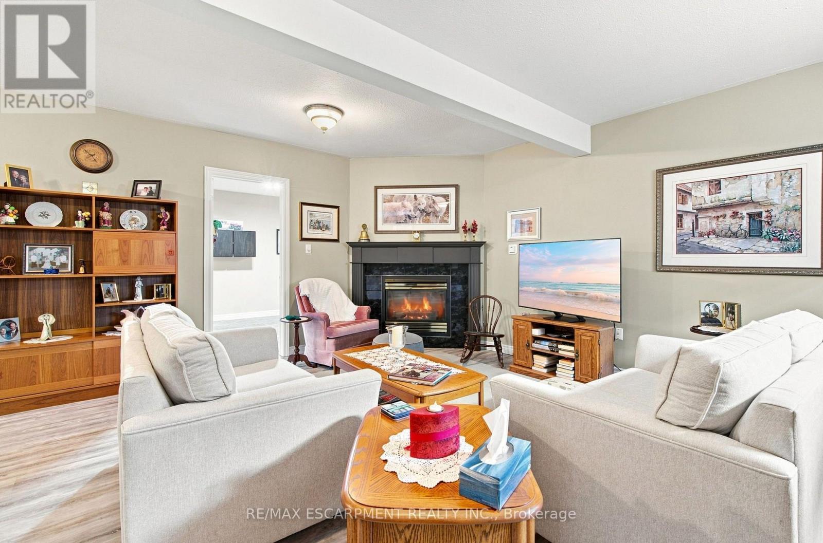32 BREWSTER WAY - 18