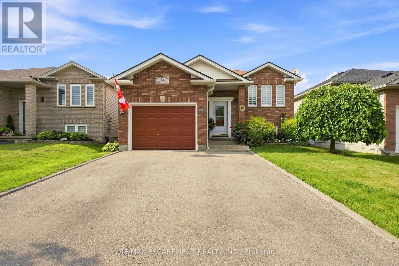 32 BREWSTER WAY - 2