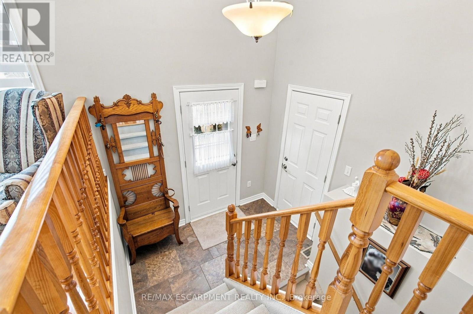 32 BREWSTER WAY - 5