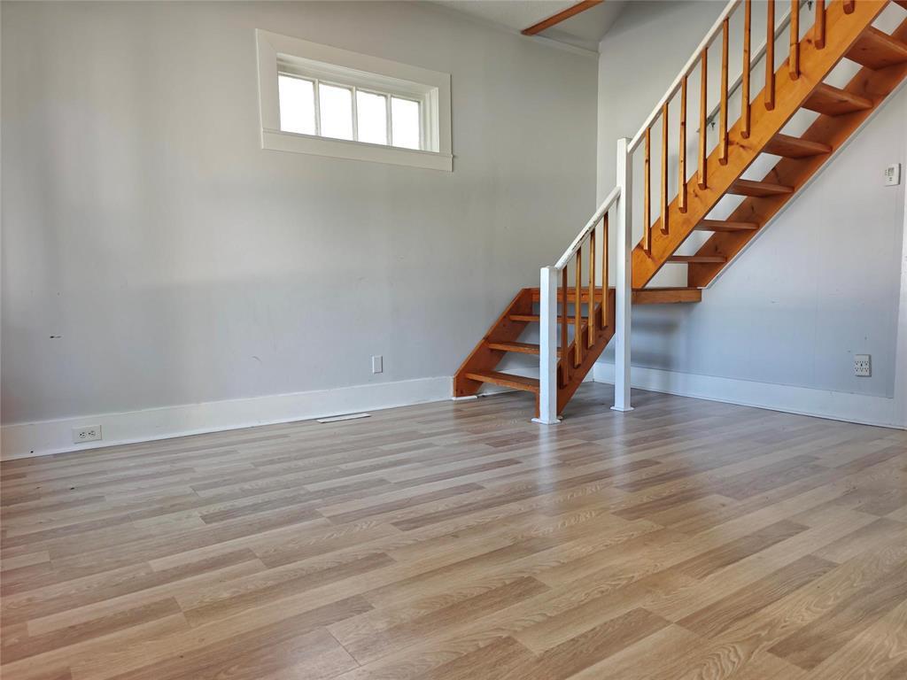 12 St Vital Road, Winnipeg, Manitoba, R2M1Z3, Winnipeg, Manitoba — photo 3 of 5