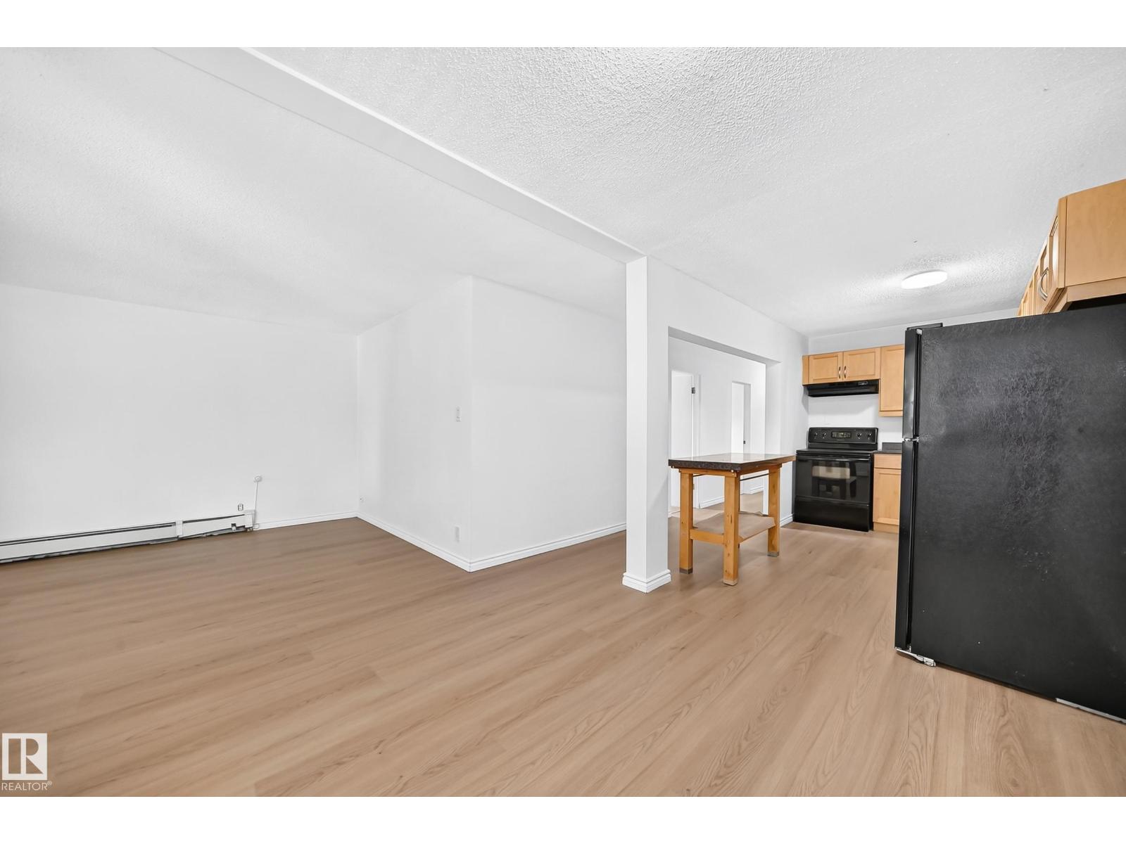 #10 6120 118 AV NW - 11