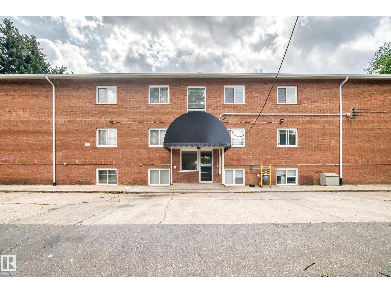 #10 6120 118 AV NW - 35