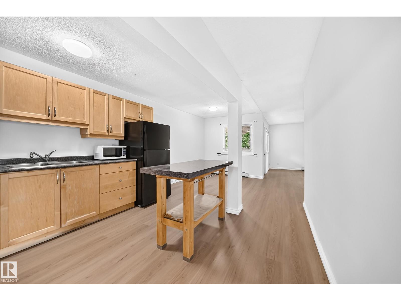 #10 6120 118 AV NW - 8