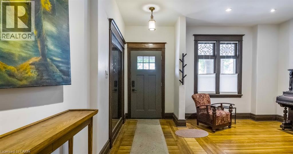 217 CAROLINE Street S - Image 4