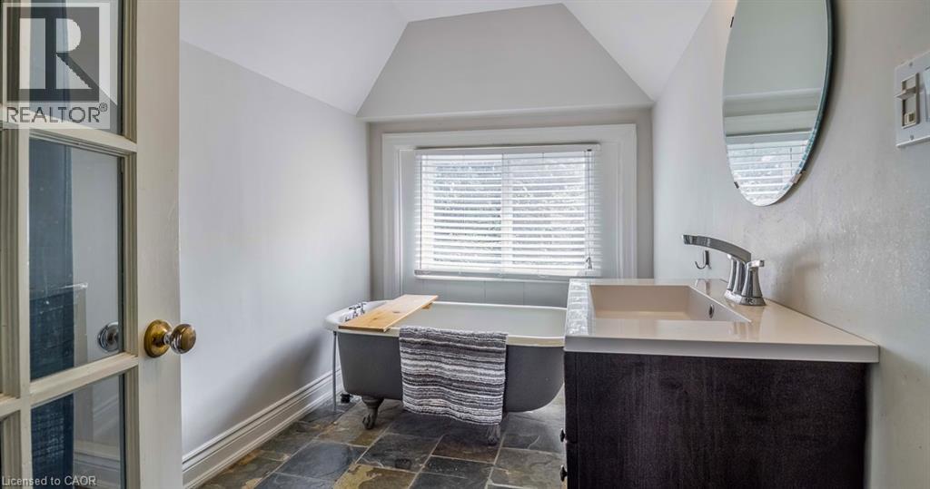 217 CAROLINE Street S - Image 32