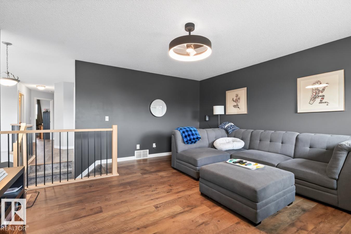 10 DOUGLAS CR - Image 22