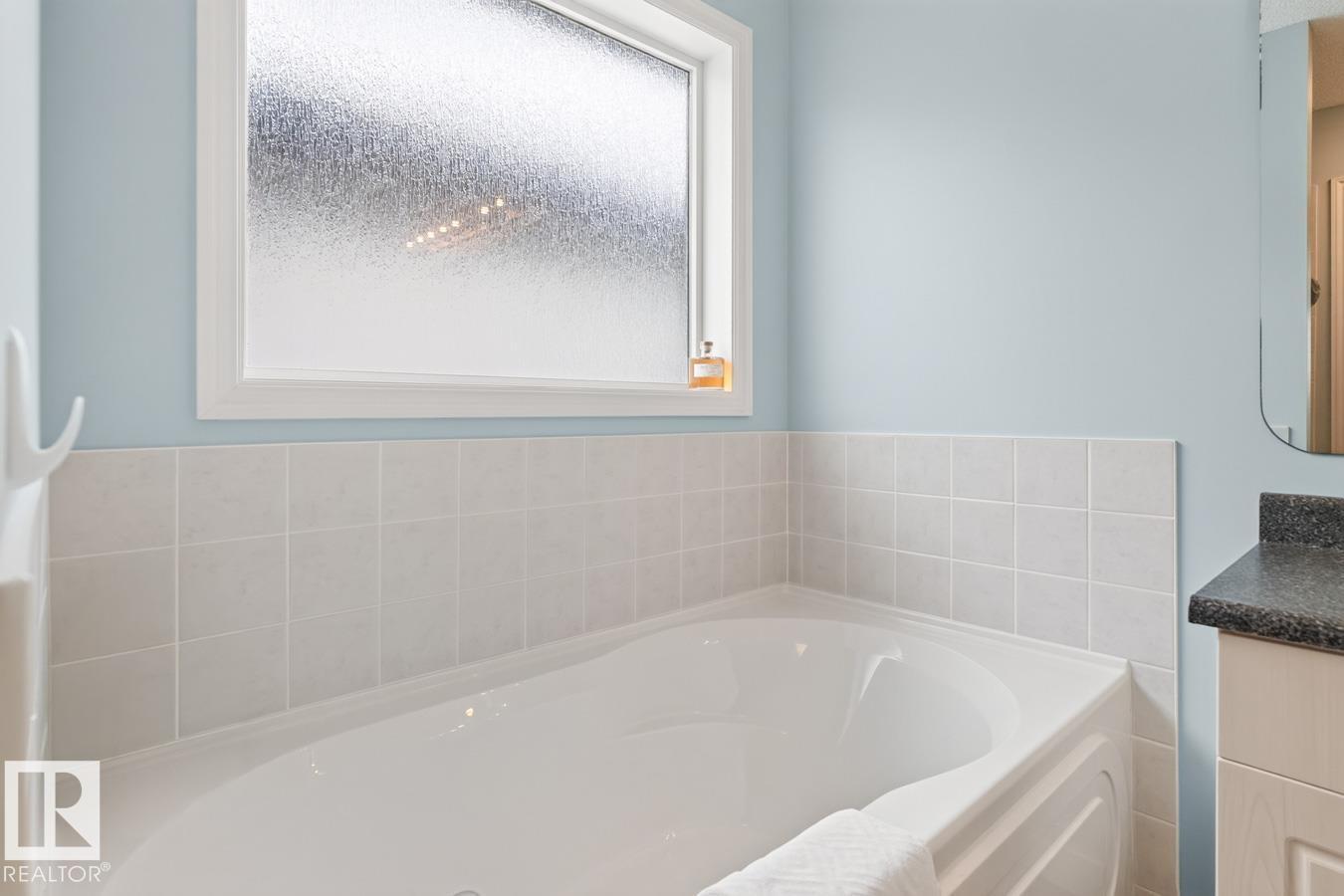 10 DOUGLAS CR - Image 27