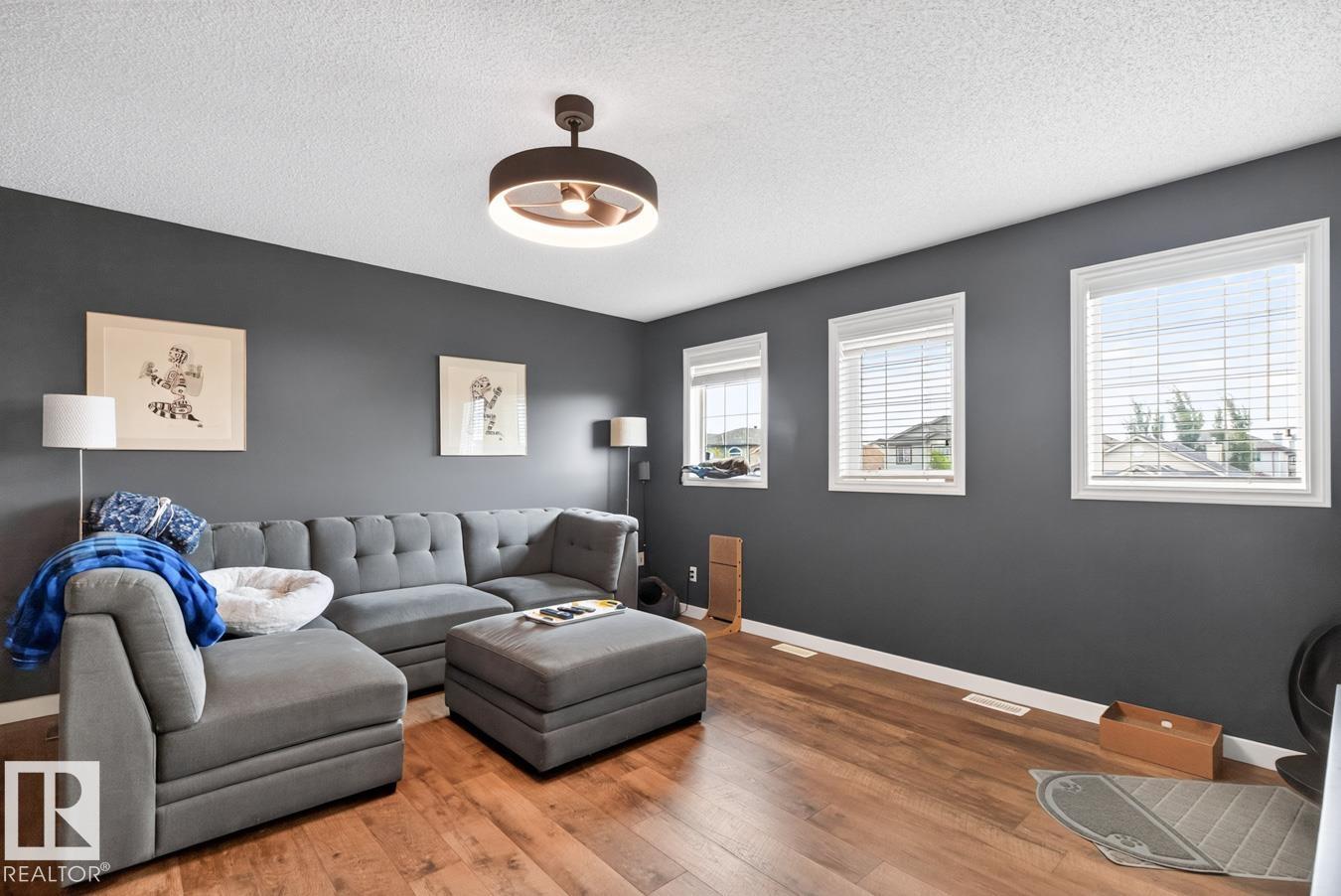 10 DOUGLAS CR - Image 21