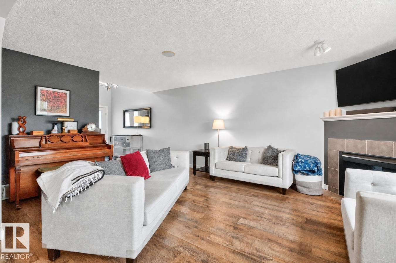 10 DOUGLAS CR - Image 8