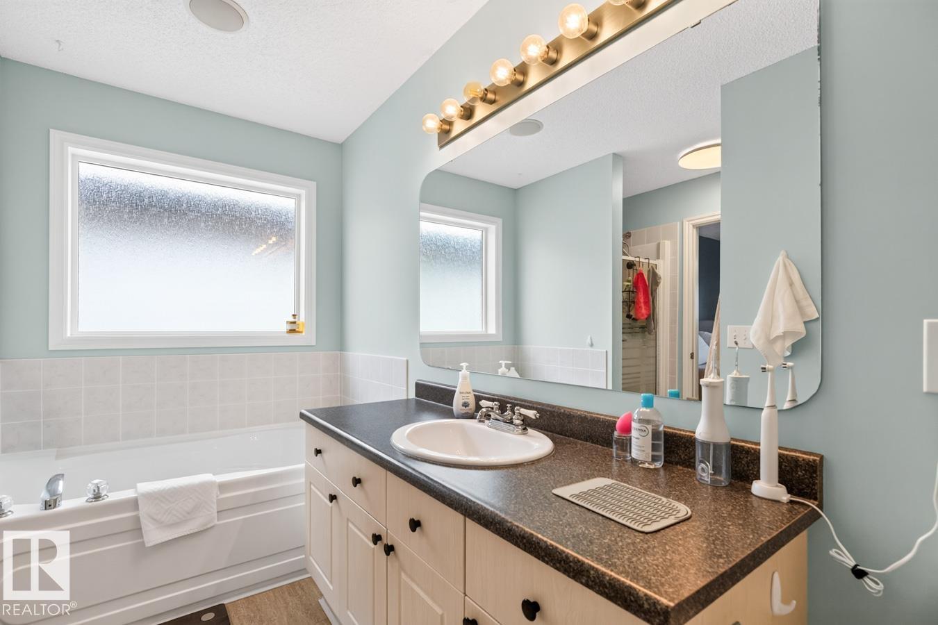 10 DOUGLAS CR - Image 26