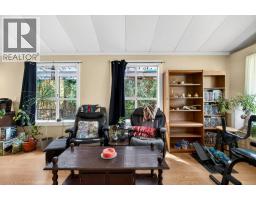 4pc Bathroom - 97 Salmon River Road, Salmon Arm, BC V1E3E2 Photo 16