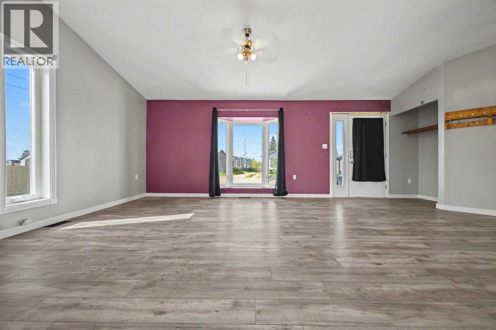 5003 46 Street - Image 3