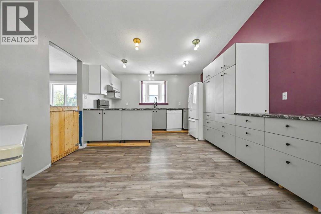 5003 46 Street - Image 6