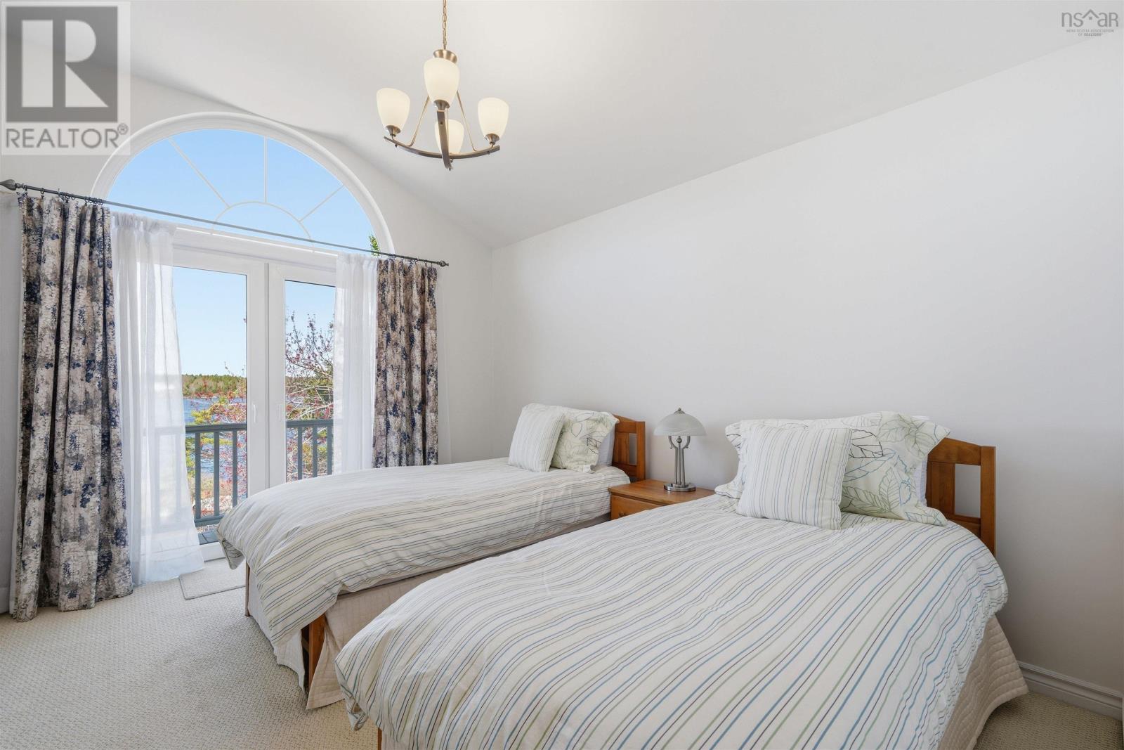 Property 28 of 49 of 243 Lakeshore Drive