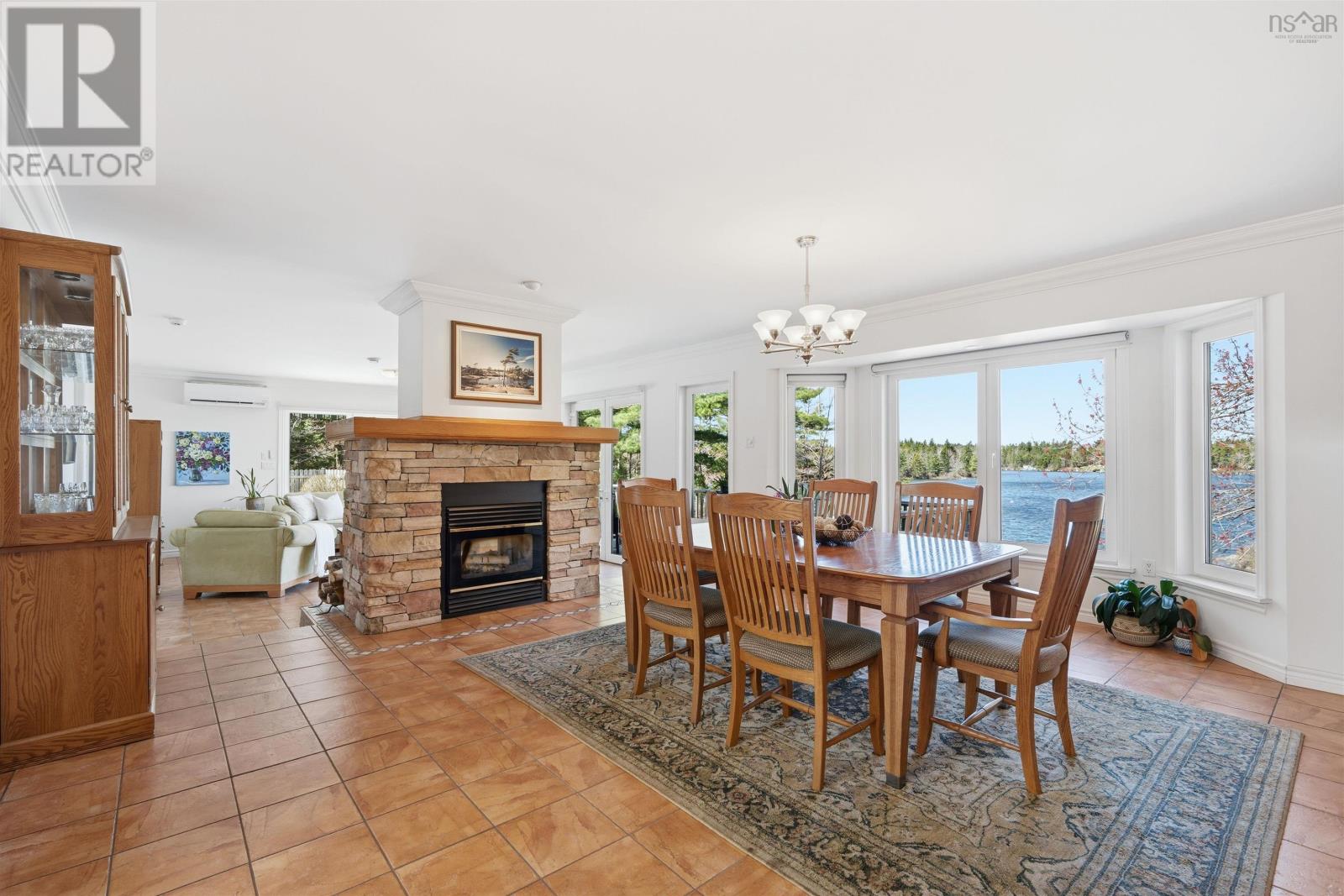 243 Lakeshore Drive - 6