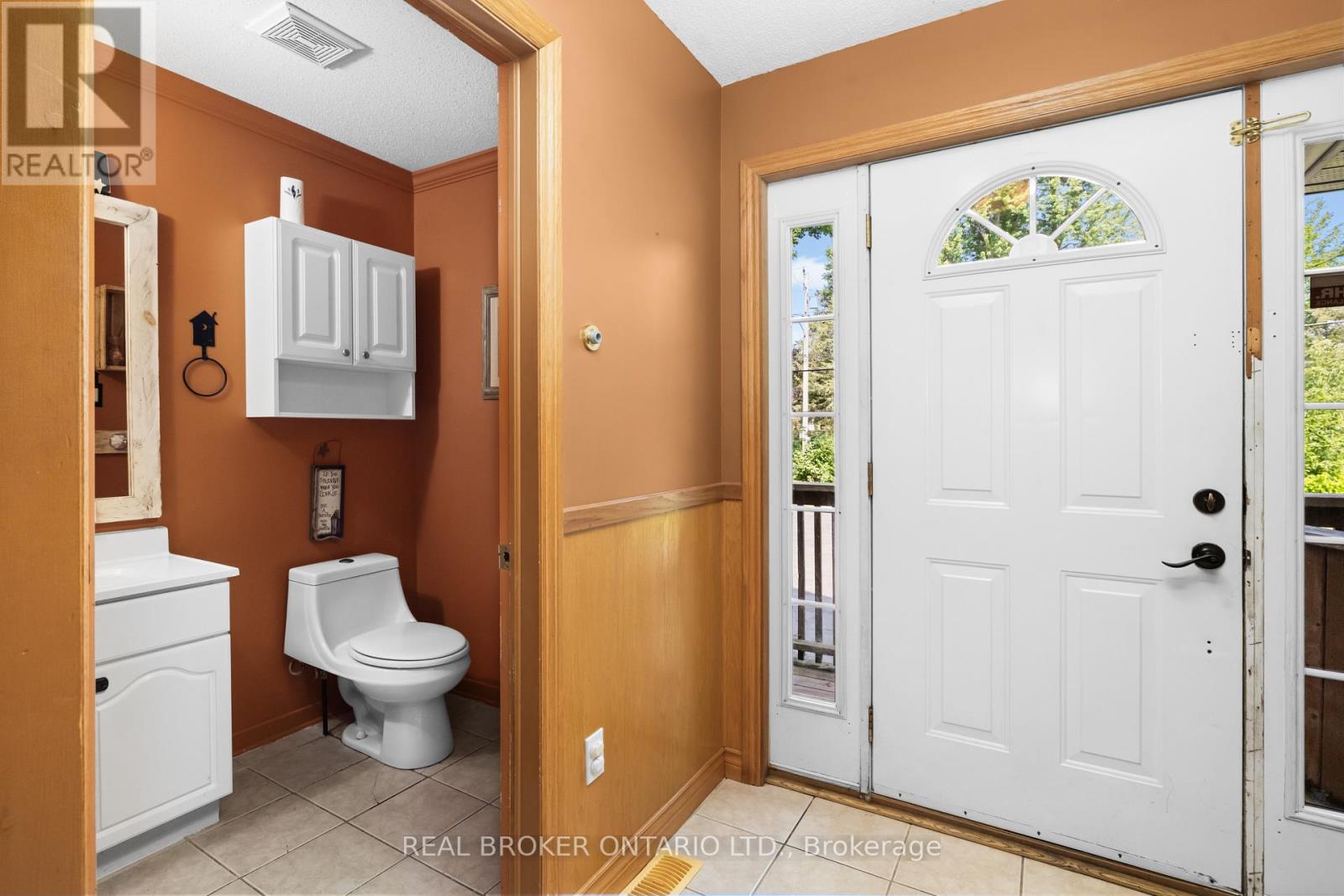320 CLOTHIER STREET W - 4